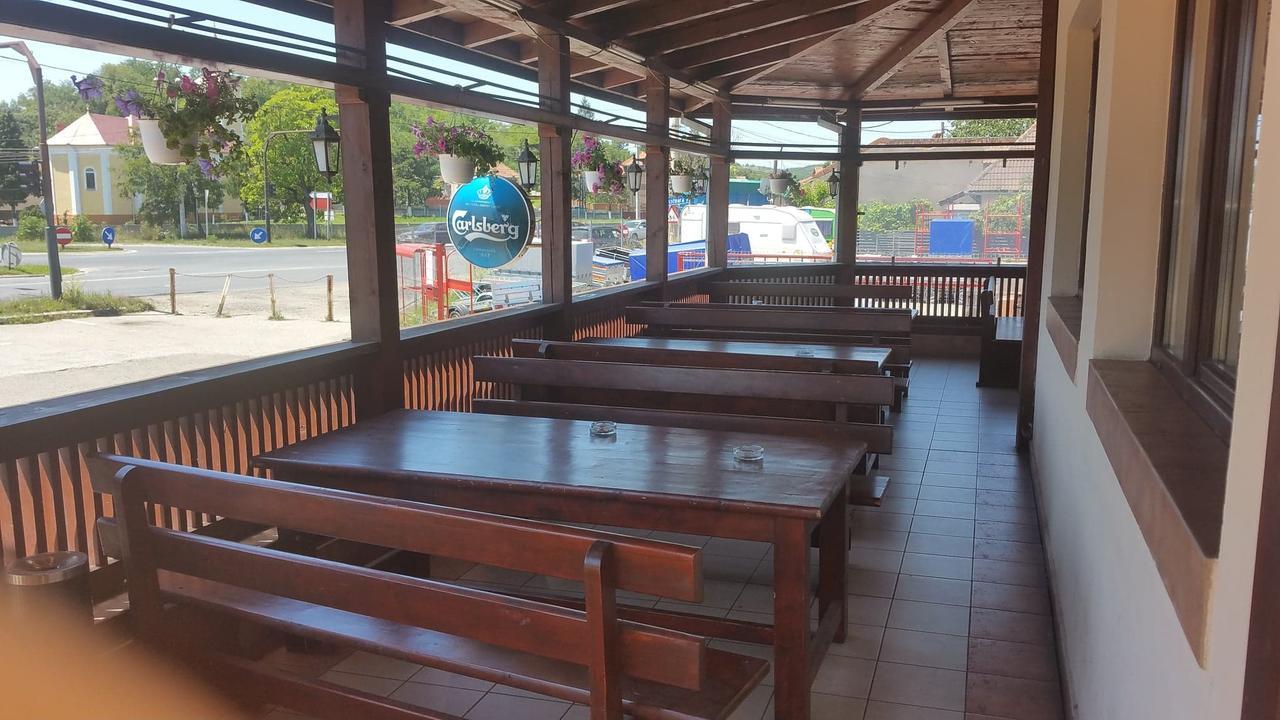 Motel Restaurant Lowe 德瓦 外观 照片