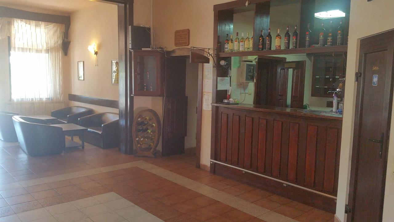 Motel Restaurant Lowe 德瓦 外观 照片