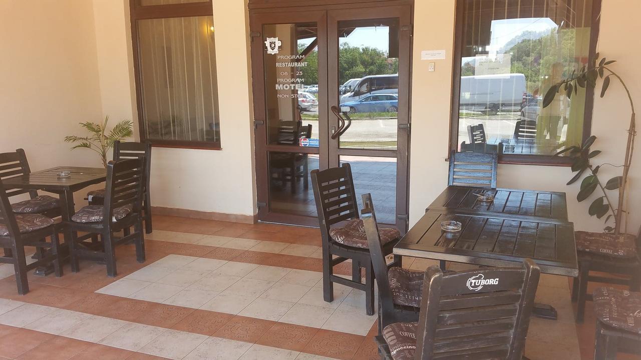 Motel Restaurant Lowe 德瓦 外观 照片