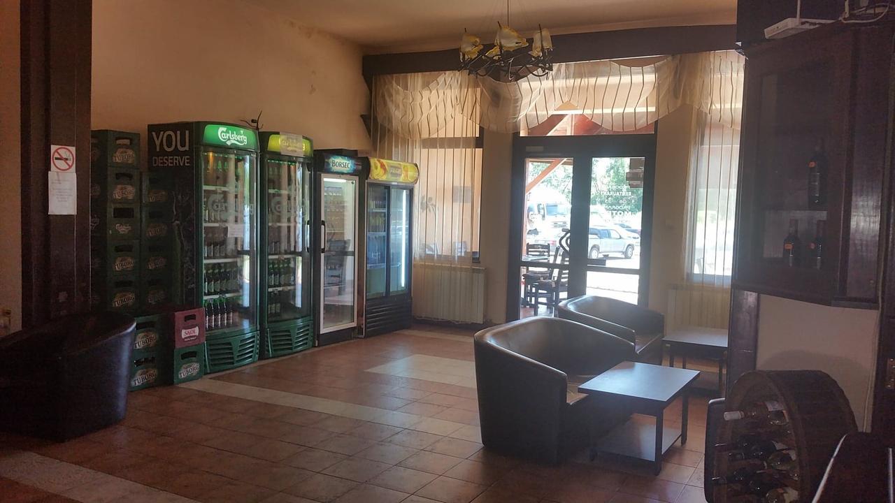 Motel Restaurant Lowe 德瓦 外观 照片
