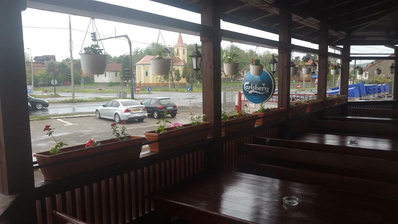 Motel Restaurant Lowe 德瓦 外观 照片