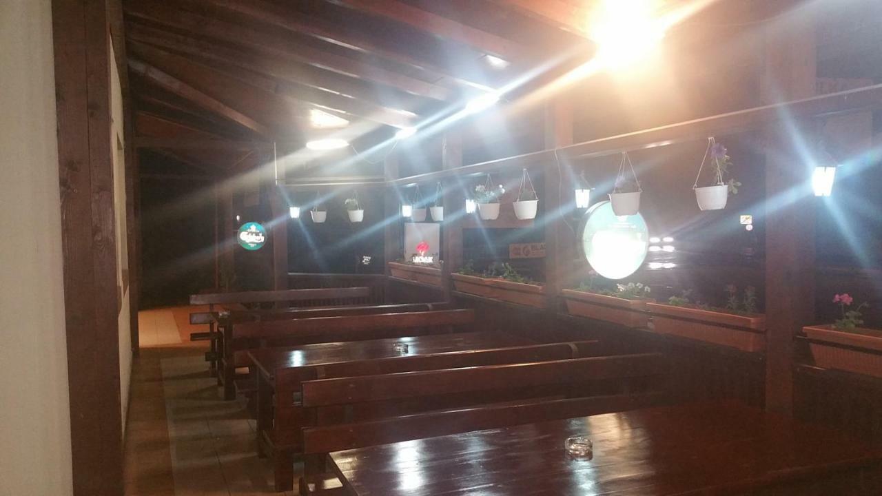 Motel Restaurant Lowe 德瓦 外观 照片