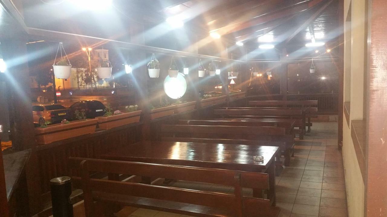 Motel Restaurant Lowe 德瓦 外观 照片