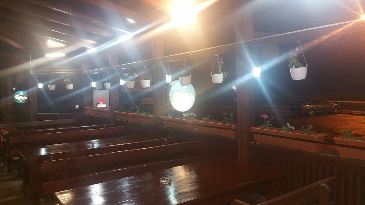 Motel Restaurant Lowe 德瓦 外观 照片